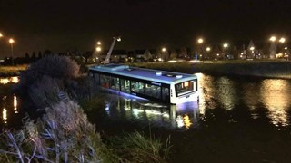 Lijnbus aan het Westerkrabhoofd in Zwaag te water