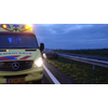 Auto botst tegen vangrail op Westfrisiaweg