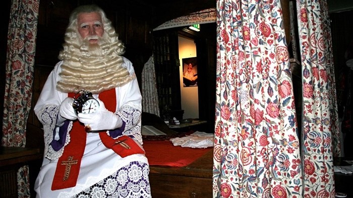 Cadeau van Sinterklaas -Sint logeert in het Westfries Museum