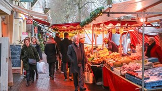 Weekmarkt in kerstsfeer