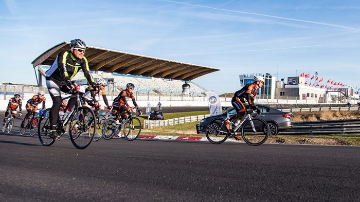 Omloop van Zandvoort 2020 fietster in bocht