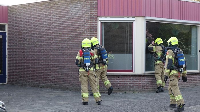 Brandje achter basisschool in Enkhuizen 2