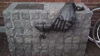 Monument Steun in Hoorn van Truus Menger