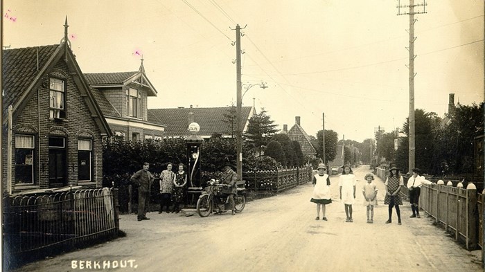 Foto 6372 Berkhout omstreeks 1900 