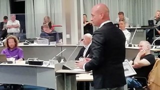 Burgemeester Jan Nieuwenburg legt een verklaring af op 23 juni 2020
