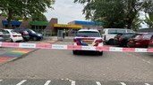 Auto rijdt schoolgebouw binnen Grootebroek 2