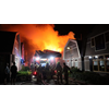 Brandweer uren bezig met blussen van woningbrand in Obdam