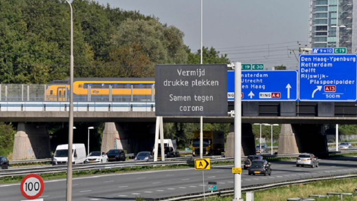 Verspreiding nieuwe coronavirus gaat onverminderd door (foto snelweg Den Haag)