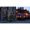 Schoorsteenbrand in Bovenkarspel, brandweer ventileert woning
