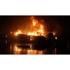 Aangemeerd bootje in brand in Enkhuizen