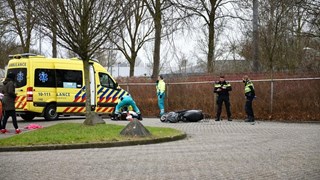 Scooterrijder zwaargewond, politie tast in duister