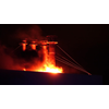 Visbedrijf in brand in Enkhuizen: hoge vlammen