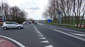 Auto komt op afzetting langs de AC de Graafweg1
