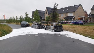 Auto's uitgebrand in Zwaag