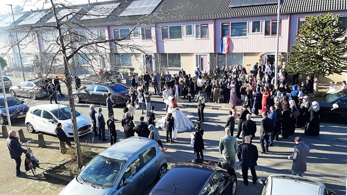 Turkse bruiloft begint op straat 19 maart 2022 C