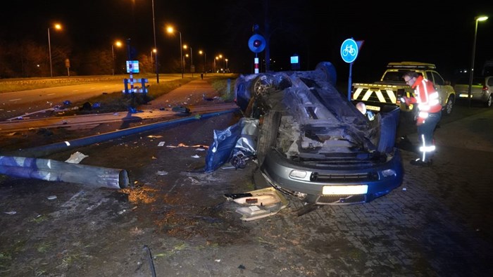Automobilist crasht op Provinciale weg in Hoorn