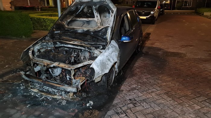 Auto uitgebrand in Zwaagdijk-West