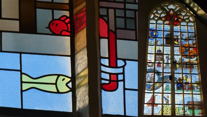 Glas in lood raam met detail Oosterkerk