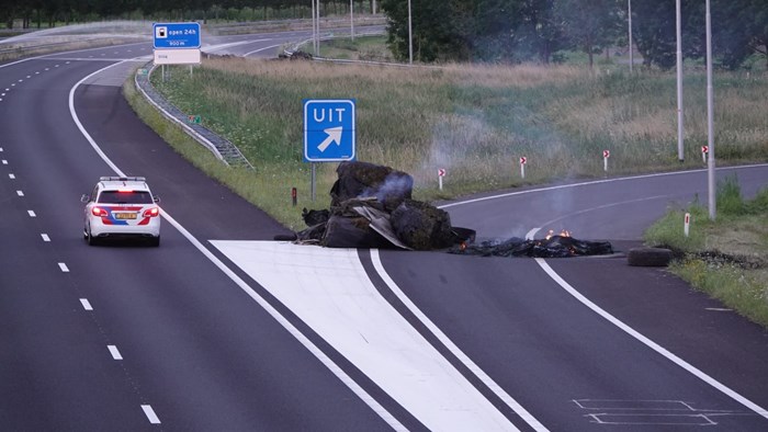 Rommel op de A7 gestort door protesterende boeren4