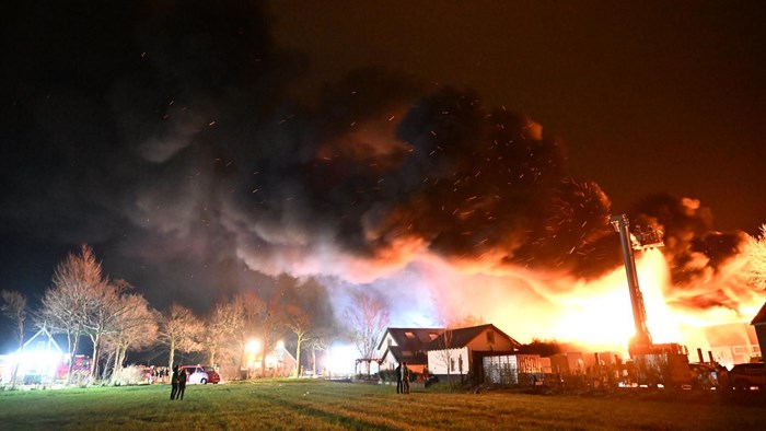 Zeer grote brand in Schellinkhout