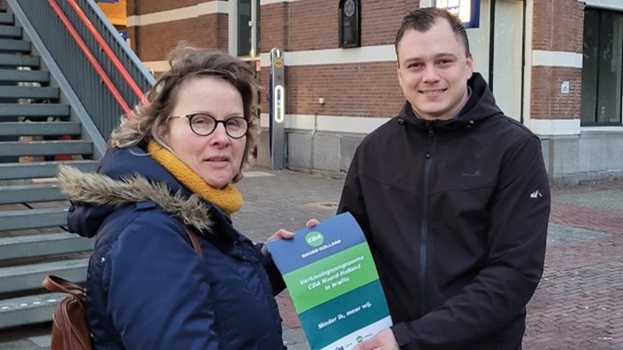 Sandra van Leeuwen met Simon Dijk, CDA kandidaat provinciale verkiezingen