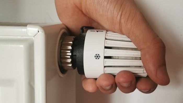 Energiearmoede - radiator wordt laag gezet
