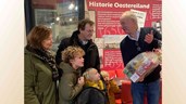Wouter en Anita Kolenbrander uit Enkhuizen met hun kleinkinderen Hugo Hidde en Teun Vinkers_