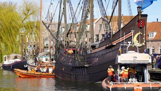 VOC-schip de Halve Maen vertrokken uit Enkhuizen